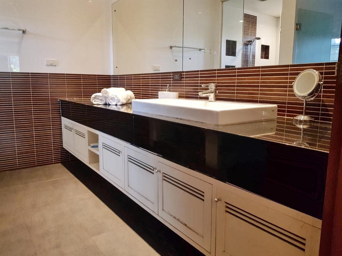 Prompimarn Villa Toscana Bangkok Bagian luar foto