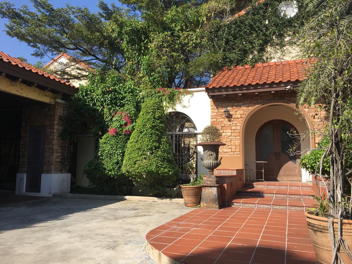 Prompimarn Villa Toscana Bangkok Bagian luar foto